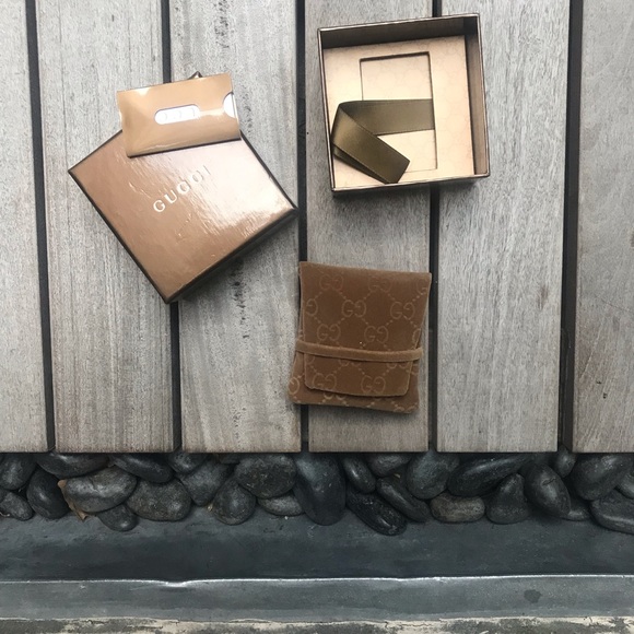 GUCCI Vintage 1302472 1500L Quartz Analog Watch - Picture 8 of 9